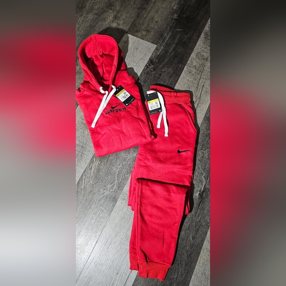 mens black and red nike tracksuit